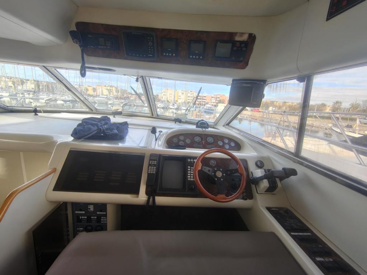 slider 42 Beneteau Antares 905 Fly